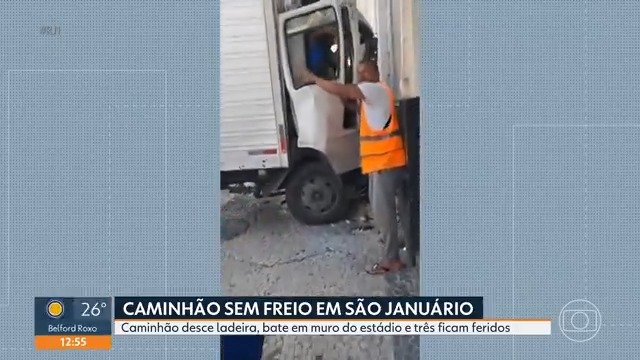 Informações da Globo sobre o caminhão que perdeu o freio e desceu a ladeira de forma desgovernada até atingir o muro de São Januário, estádio do Vasco. 🎥 TV Globo 📺 | ge