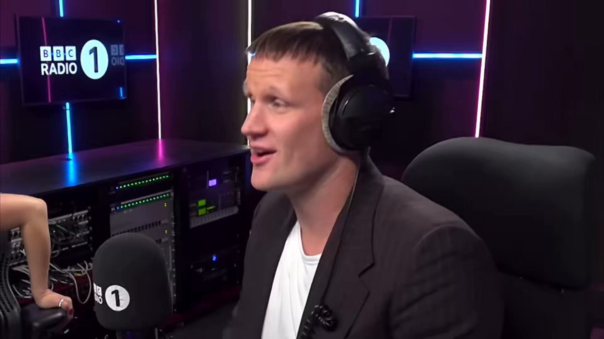 MATT SMITH ANSWERING QUESTIONS FROM KIDS ON BBC RADIO 1