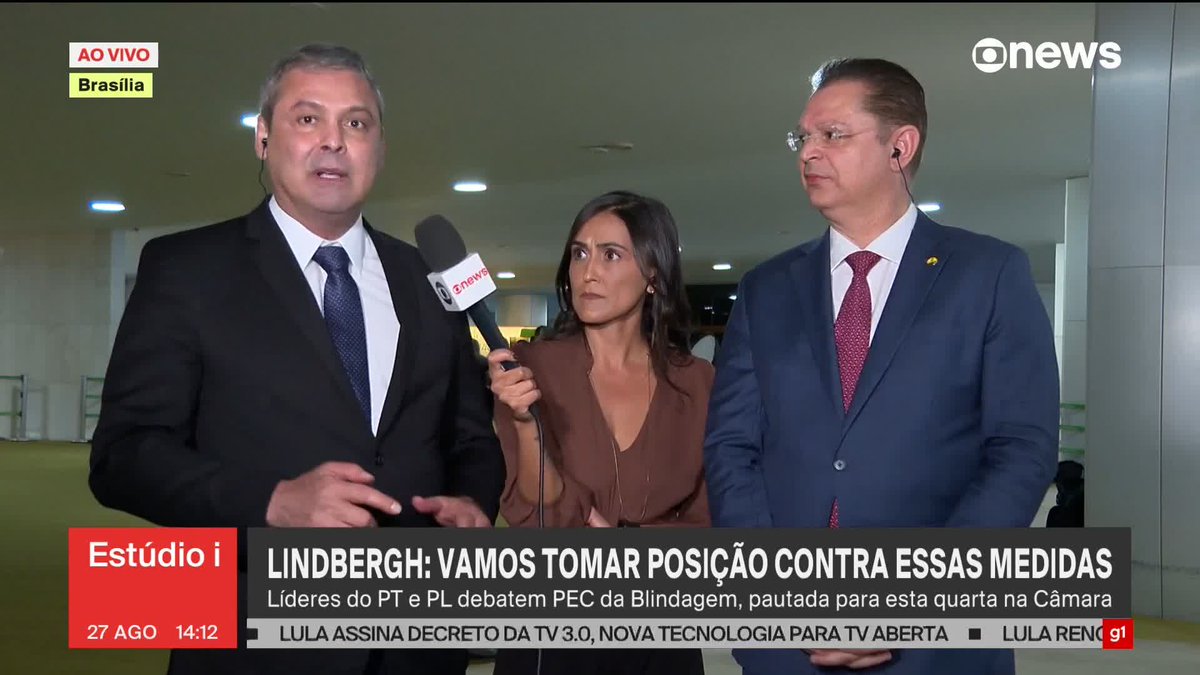 “Há chantagem por parte de alguns ministros do STF a parlamentares. (...) Hoje, a esquerda não entra nessa pauta conosco por uma estratégia política, e eu entendo, mas eles já foram perseguidos. Já criticaram o STF, mas agora há um consórcio claro do Executivo. O ‘descondenado’ e o Alexandre de Moraes fizeram uma associação, e a chantagem existe, sim”, diz o líder do PL na Câmara, Sóstenes Cavalcante, sobre se é chantagem fazer investigação de desvio de verbas de parlamentares. O líder do PT na Casa, Lindbergh Farias, rebate dizendo que haverá uma posição contra essas medidas, referindo-se à PEC da Blindagem, “porque a gente entende que é um combo para desafiar o Supremo, que é uma aliança ilegítima para chegar à anistia, e para isso eles fazem uma aliança com a turma que está preocupada em parar a investigação de qualquer jeito. E eu nunca vi uma história como essa. Você pode criticar o Supremo, o que não dá para aceitar o que estão fazendo: tramando contra o país.” ➡ Assista ao #Estúdioi: #GloboNews