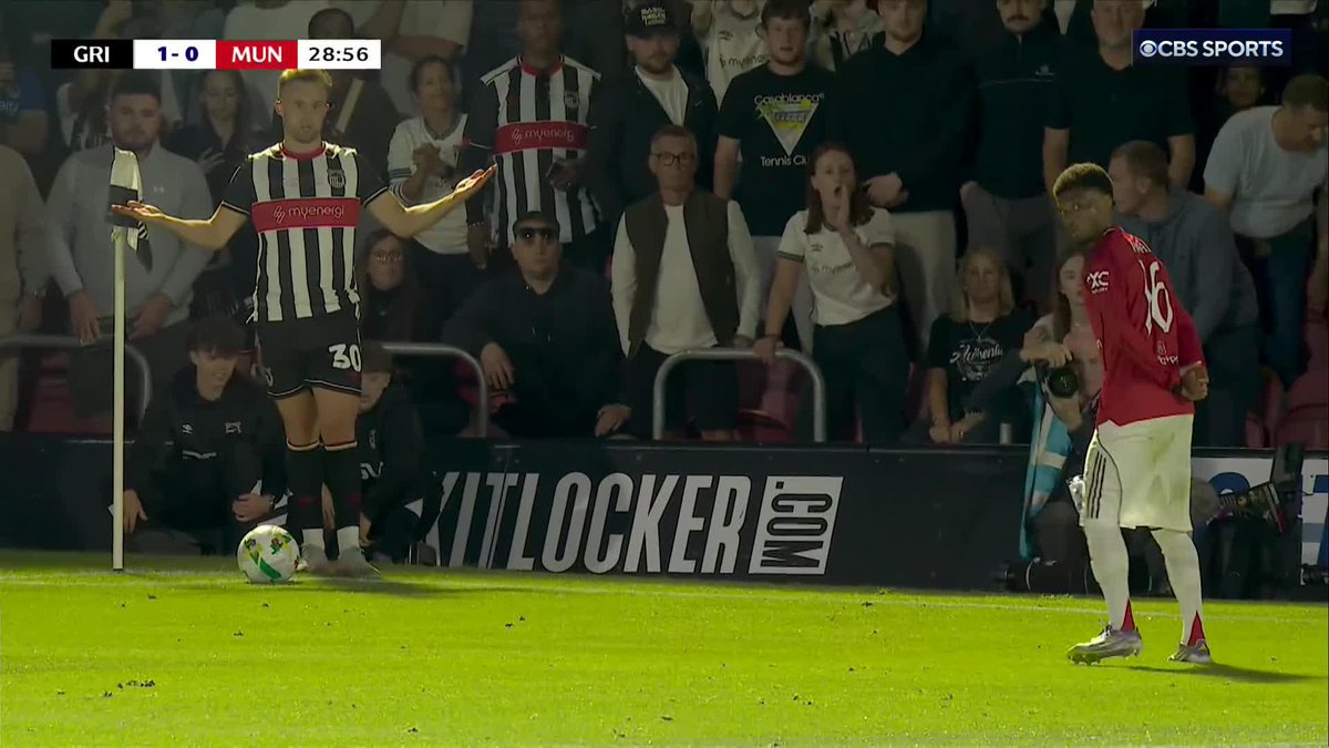 André Onana with an ABSOLUTE SHOCKER as Grimsby double their lead! 🤯