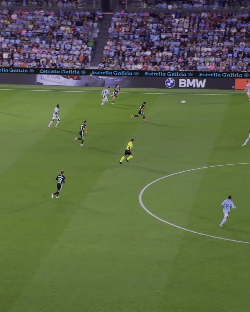 Ristic ha sido el mejor de la primera parte (con gol salvado incluido). También me ha gustado Durán, sobre todo en los desmarques al espacio. Williot sigue 'desaparecido' y a Hugo Álvarez se le ha visto algo oxidado a la hora de encarar y regatear.