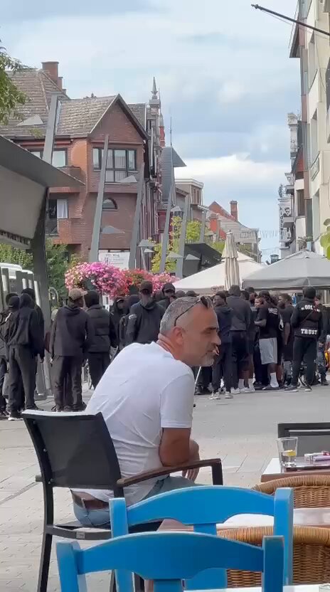 Turnhout de stad waar iedereen zich veilig moet voelen met dank aan de gerichte en tijdelijke identiteitscontroles. Daarstraks vond er een 'teambuilding' plaats met een 50-tal dokters en apothekers.