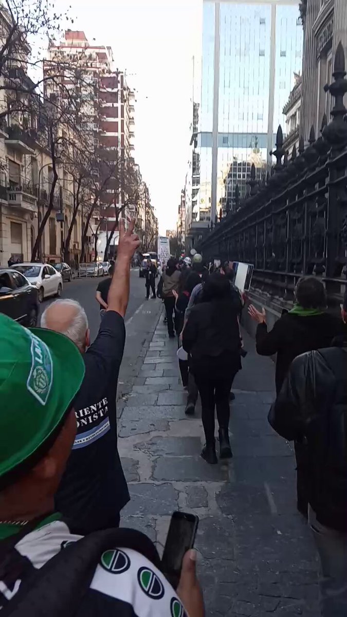 Ahora en el Congreso El 3% la coima, la coima, la coima de tu hermana 🎶🎶