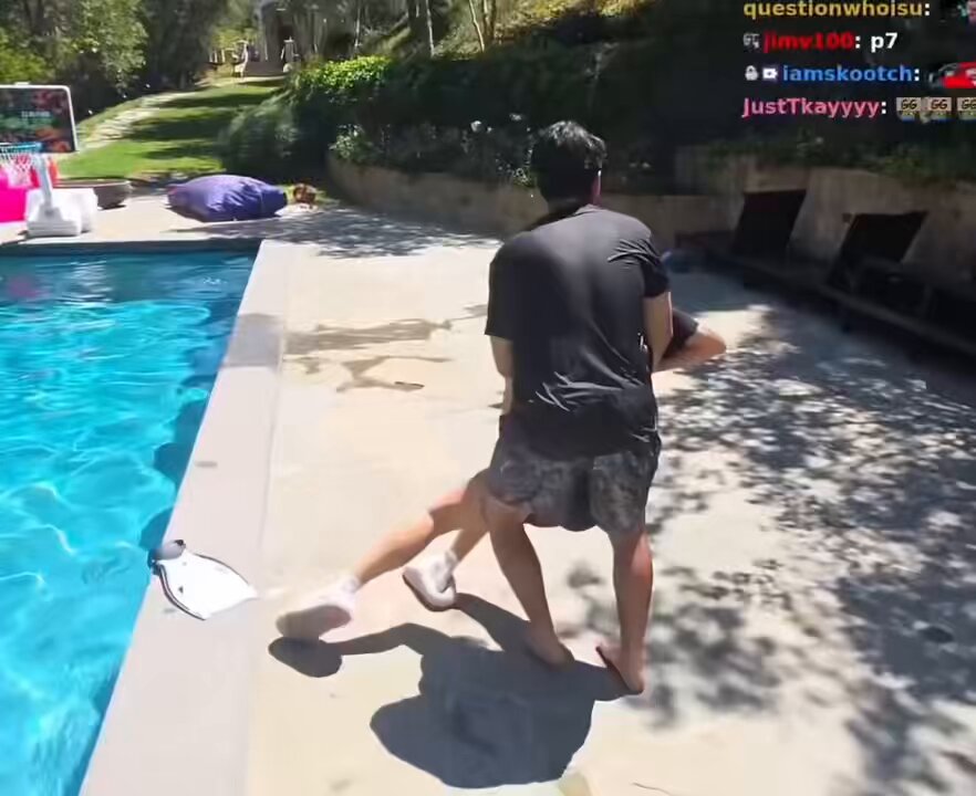 StableRonaldo pushed his girlfriend Boba in the pool not once but twice 😭