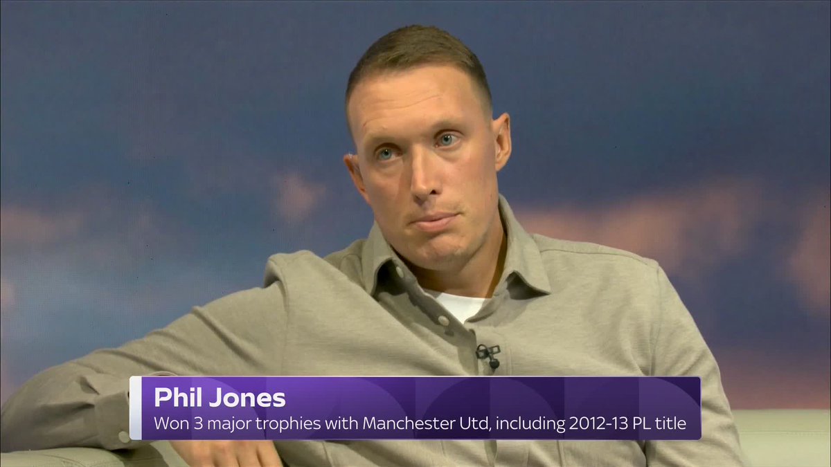 "It's just seems crazy that he's so wedded to this formation at all costs" 🤯 Phil Jones and Jobi McAnuff discuss whether Ruben Amorim is at fault for not adapting the system in Man United's defeat to Grimsby Town🔊