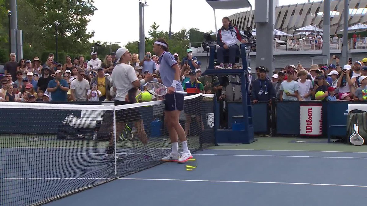 Arthur Rinderknech is dancing into Round 3 after a 5-set win over Davidovich Fokina!