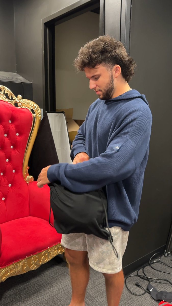 Brendan got the first look 👀