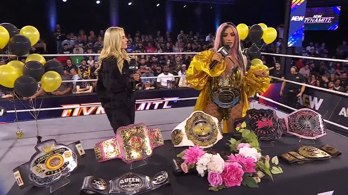 Ladies, better hide your belts from Último Moné! 👀 Watch #AEWDynamite LIVE on TBS & HBO Max