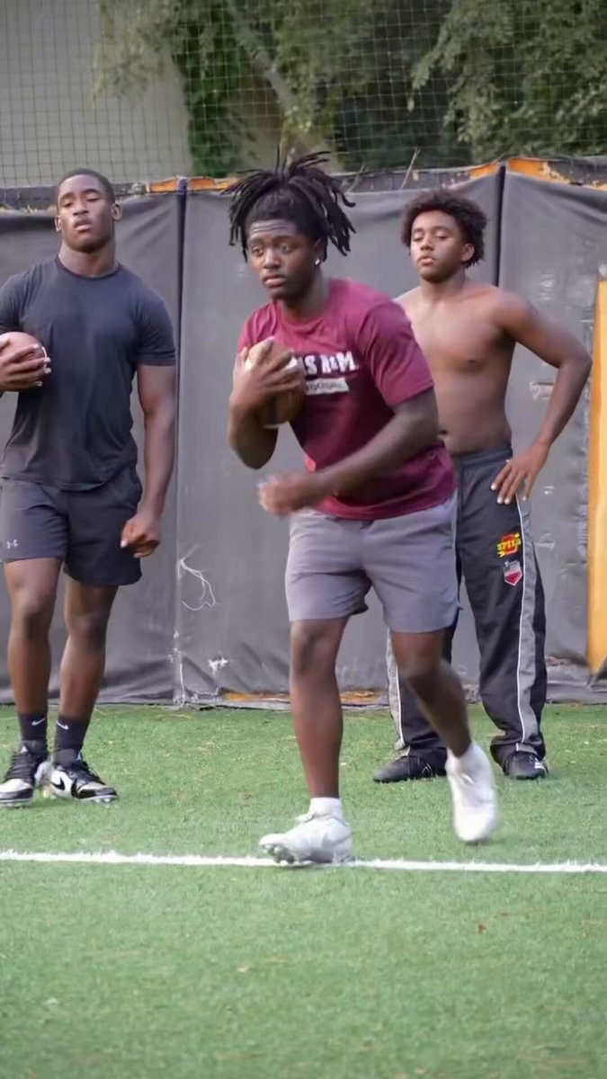 Polishing up before Week 1 vs PNG 🎥: JaCoby⁶𓅓 #OakEm #thec0de #BlackPanther #FATE #RAREFAMILY Bobby The Business Shane Williams-Rhodes Jb⁶𓅓 T. Brandon Carpenter Coach CJ Ward Footwork_King J.P. Tillman Rare Houston Rare Sports Media