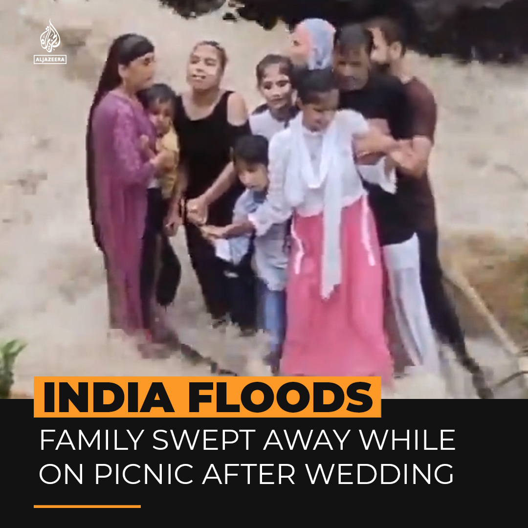 Thread of Heart-Breaking Moments in History When a Disaster Strikes 🧵 1. An Indian family was reportedly picnicking after a wedding when they were caught by rushing floodwaters and swept away.