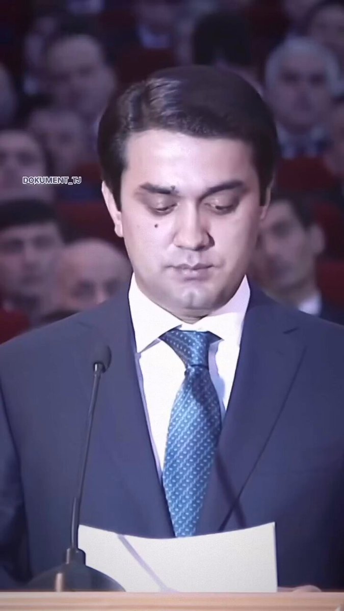 بعضی‌ها ادعا می‌کنند که تاجیکی با فارسی فرق دارد بسیار خوب بیایند و سخنرانی پسر امامعلی رحمان رئیس‌جمهور تاجیکستان را در حضور پدرش گوش کنند. یک واژه، یک جمله نشان بدهند که کجایش فارسی نیست کجایش با فارسی تفاوت دارد؟ هر کس اندک دانشی از زبان داشته باشد درمی‌یابد که این همه جداسازی‌ها بیشتر سیاسی است تا علمی. تاجیکی، فارسی و دری یک زبان واحد با لهجه‌ها و رنگ‌های گوناگون‌اند؛ ریشه‌شان یکی است و تاریخ‌شان مشترک