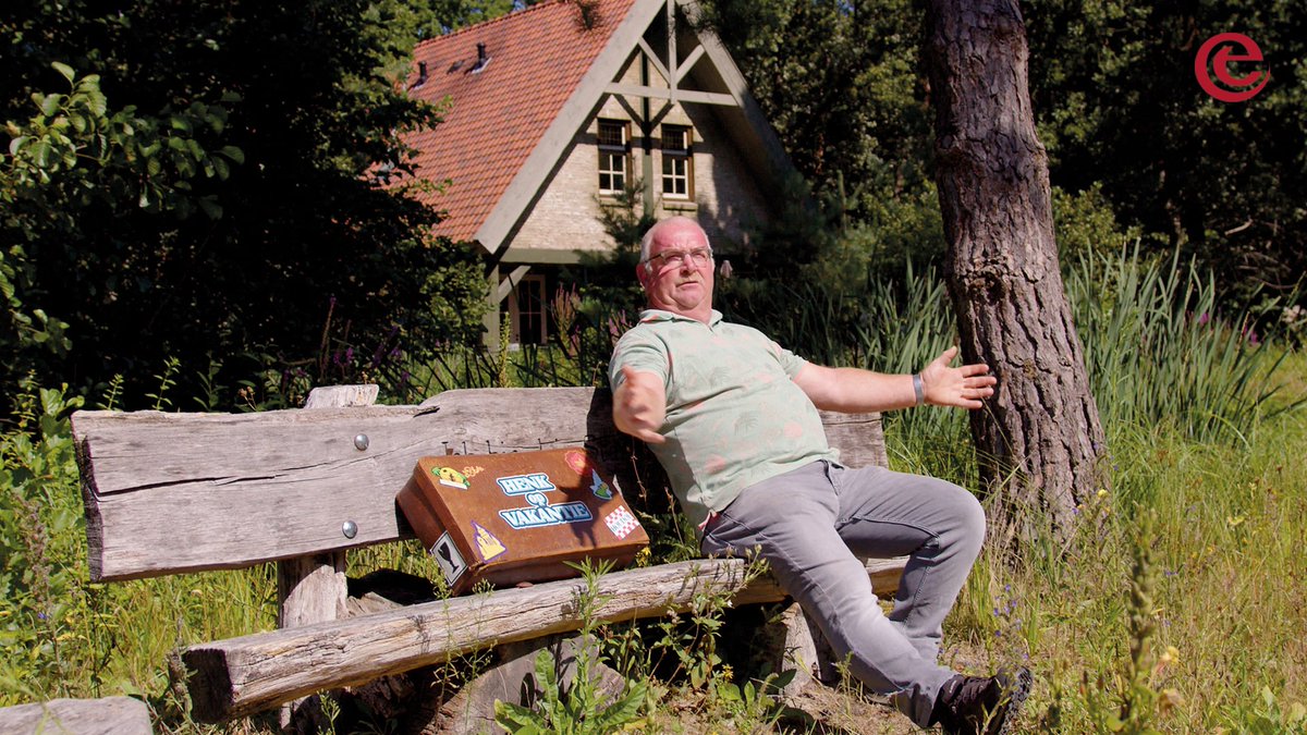 Henk is een vertrouwd gezicht binnen de Efteling. Na 27 jaar hard werken vonden we dat hij wel een vakantie had verdiend. 🌳☀️ We stuurden hem naar Bosrijk voor wat welverdiende ontspanning. En geloof ons: Henk neemt geen blad voor de mond. Kijk verder voor een eerlijke review over zijn verblijf! 🌟