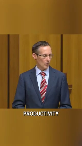 Australia just had its worst decade of productivity growth since WWII, capped off by a sharp fall in 2022. That’s why Labor is focused on boosting productivity: it’s how we lift living standards & build a more generous nation. Watch full speech: #auspol
