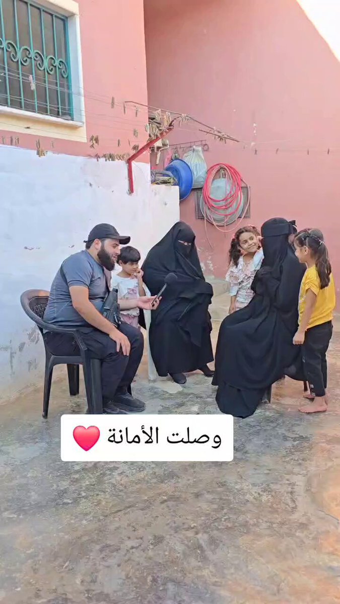 بعد أن ظهروا قبل ايام أسرتين من ذوي شهداء التحرير قام احدهم بالتكفل بالاسرتين ودفع مبلغ وكانت فرحتهم تعادل فرحة التحرير ولن نناشد الحكومة لان جل خيرها للانفصالين ..