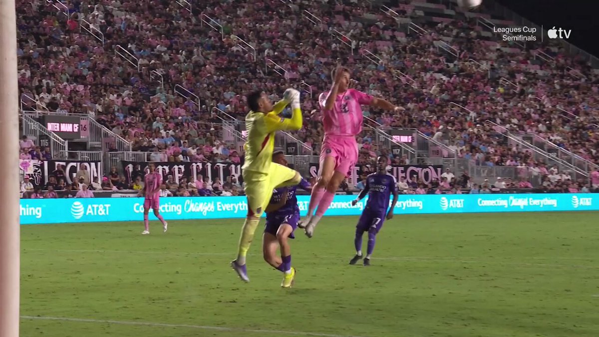As I said on the broadcast, if the GK does this with his feet and tackles the attacking player with his feet trying to play the ball…it’s a penalty. Why isn’t this?!