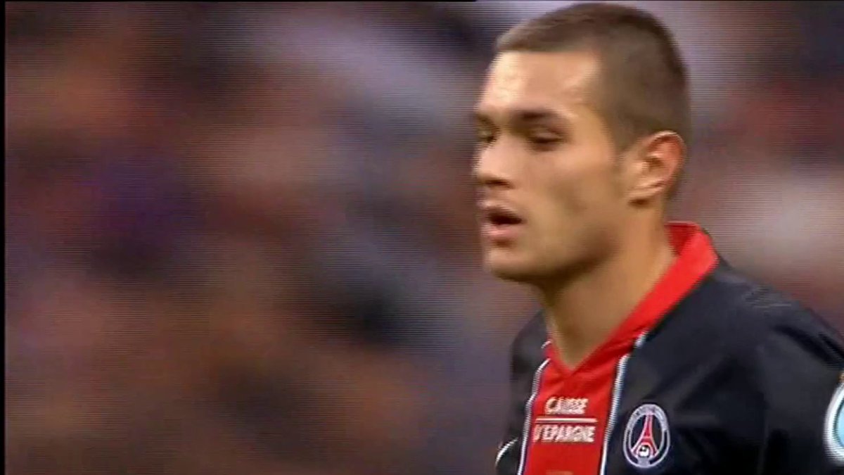 🔴🔵 FranceTV est parti à la rencontre de Grégory Bourillon, ancien joueur du PSG, désormais propriétaire d'un Intermarché 😃