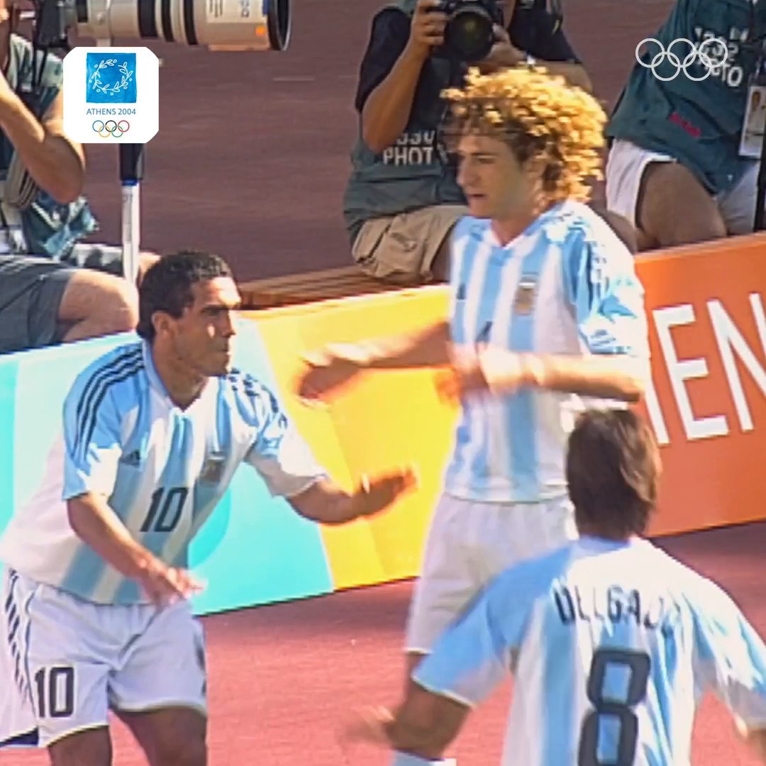 🇷🇸6-0 🇹🇳2-0 🇦🇺1-0 🇨🇷4-0 🇮🇹3-0 🇵🇾1-0 Un 28 de agosto, pero de 2004, Argentina 🇦🇷 se consagró campeón olímpico ⚽️🥇 con este gol de Carlos Tevez. El país acumulaba 52 años sin medallas doradas en JJ.OO. Y logró dos en un día ❤️