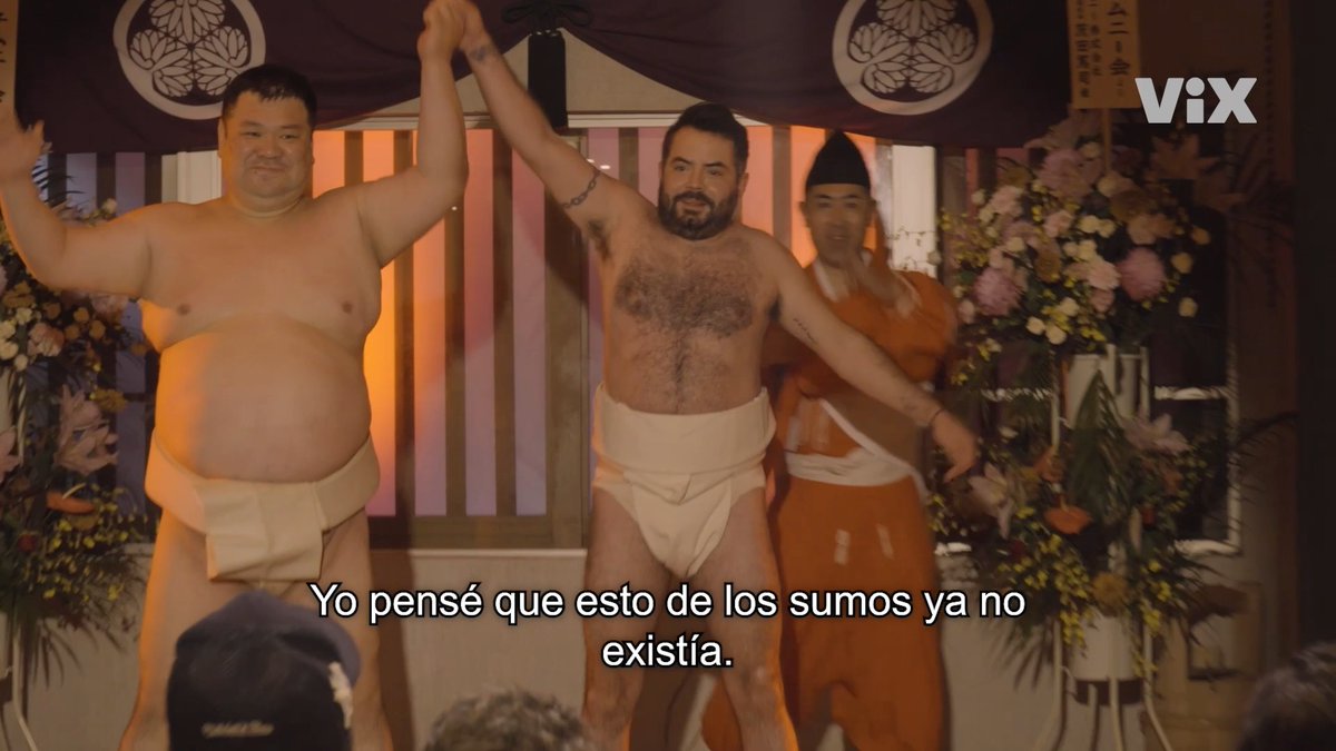¿Que si aprendimos japonés? Lo suficiente para pedir un sake. 😏 Una nueva aventura está por llegar. #DeViajeConlosDerbez ahora en Japón 🇯🇵 26 de septiembre por #ViX. 🇺🇸🇵🇷