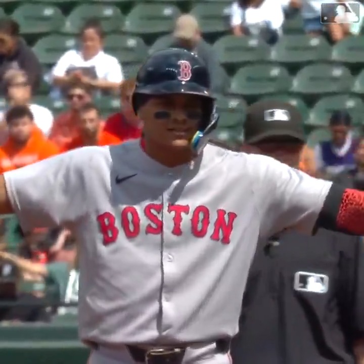 Jhostynxon Garcia's first Major League knock! 🥳