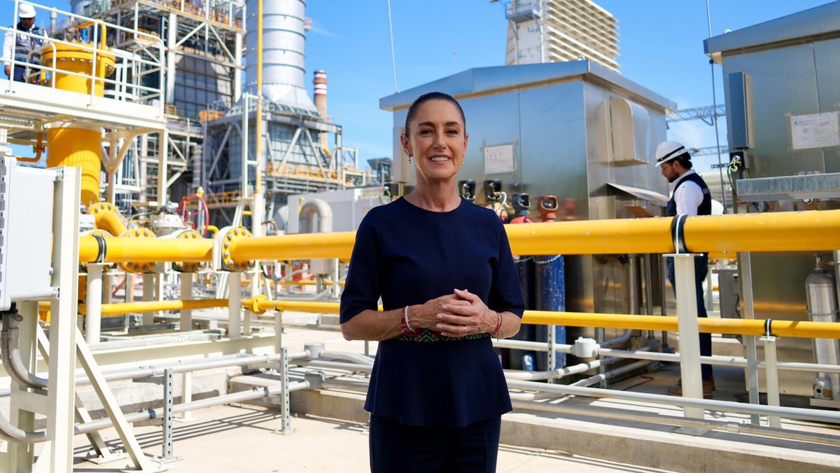Regresamos Pemex y CFE al pueblo con cambios legales que fortalecen la soberanía; México cuenta con energía suficiente para el desarrollo nacional. La transformación avanza.