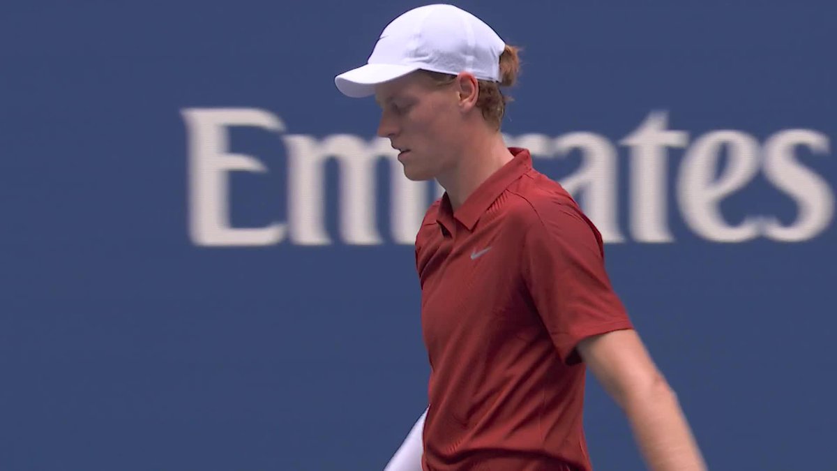 Relentless Jannik Sinner takes the first set 6-3!