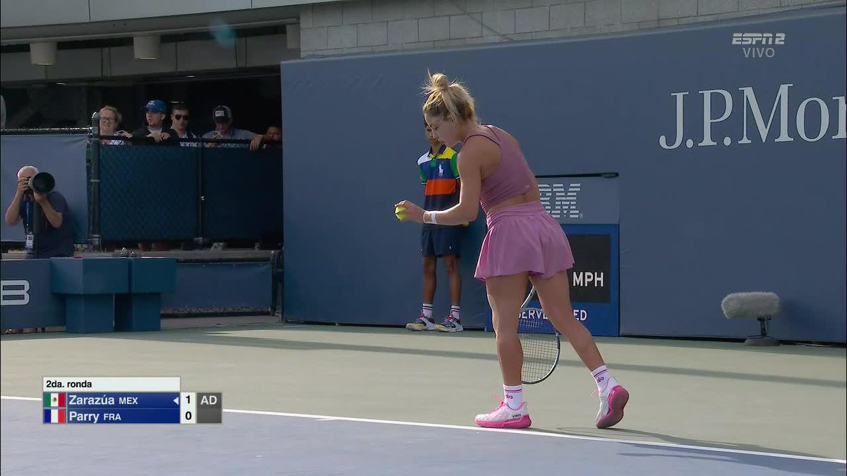 🤩 🇲🇽 "MÉXICO, MÉXICO, MÉXICO" ¡El grito que retumba en el #USOpen! Renata Zarazúa en acción y puedes disfrútarlo x ESPN 2 y #DisneyPlus 🌟