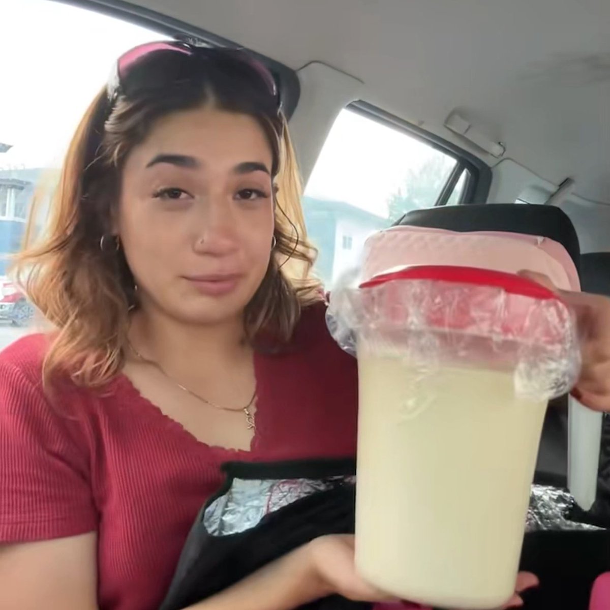 💔Joven es plantada y comparte toda la comida que preparó para su cita Una joven latina quedó esperando a su cita, y mostró la variedad de comida que había preparado para el chico. Los internautas expresaron simpatía por la joven. Más videos👇