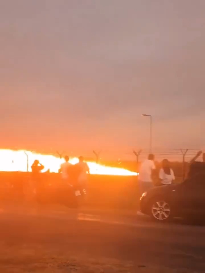 A Polish Air Force F-16 crashed during a rehearsal for the Radom airshow earlier today. The pilot was killed and the planned airshow has been canceled... #poland #radom #F16 #crash