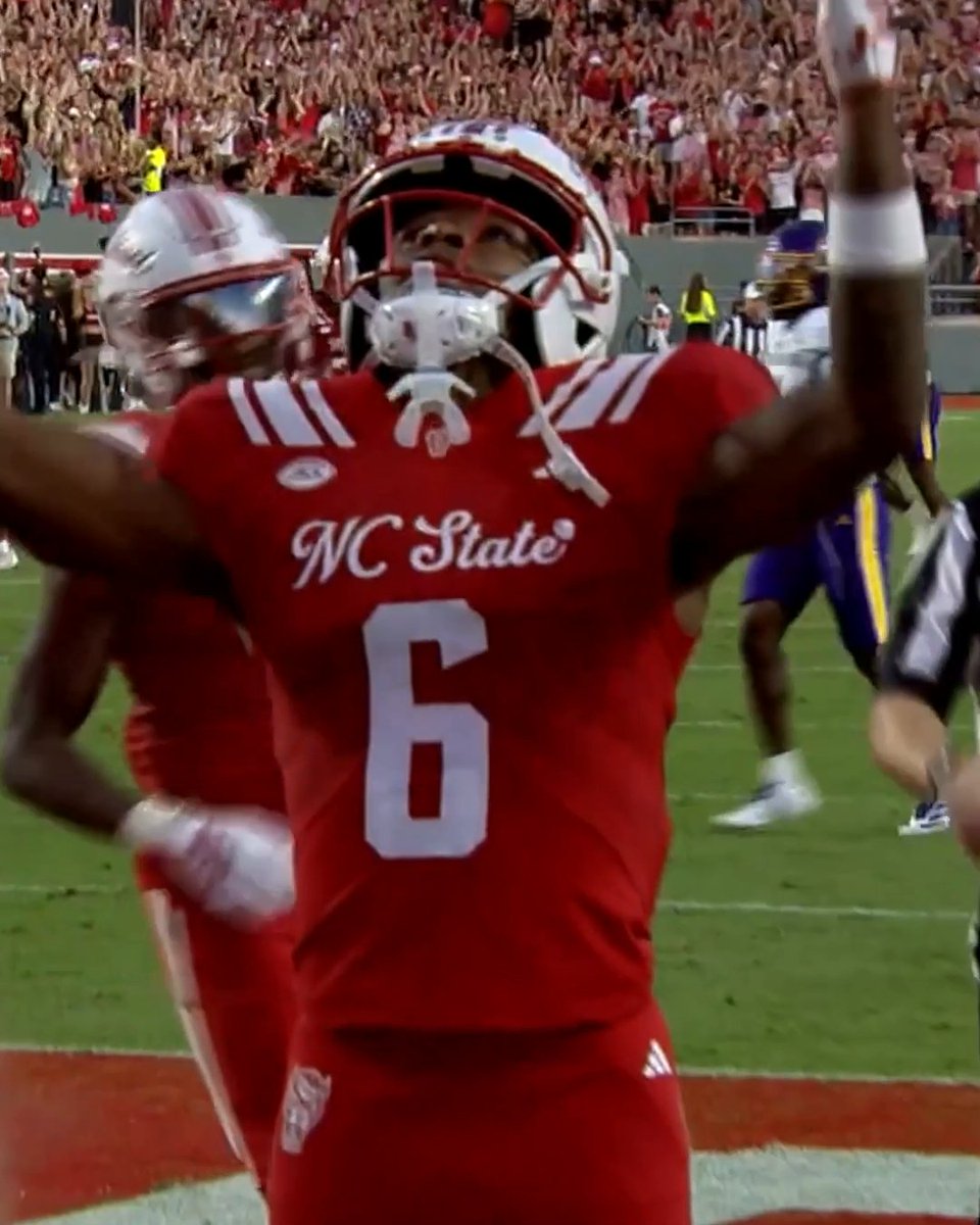 CJ Bailey with a DOT to Wesley Grimes 🎯 NC State Football
