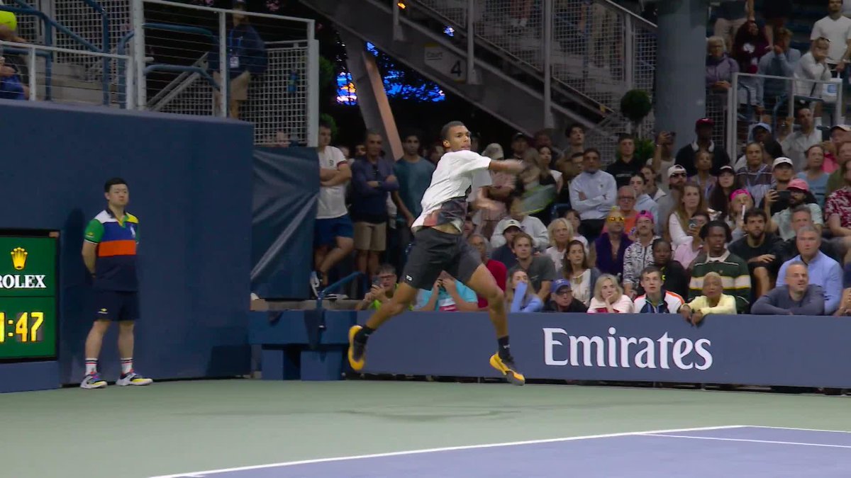 Moving on in the Big Apple 🍎 Félix AugerAliassime edges past Safiullin 6-1 7-6(4) 7-6(5) to reach the last 32. US Open Tennis | #USOpen