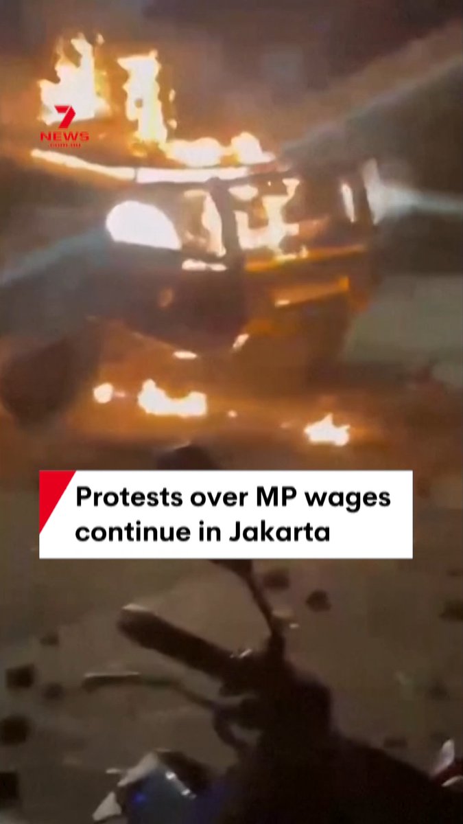 One person has died as protesters in Jakarta clashed with police for a second time this week over MP salaries and perks amid a cost-of-living crisis. Police fired tear gas at protesters who used fireworks, with some vehicles visibly on fire. #protest #Jakarta #Indonesia #worldnews