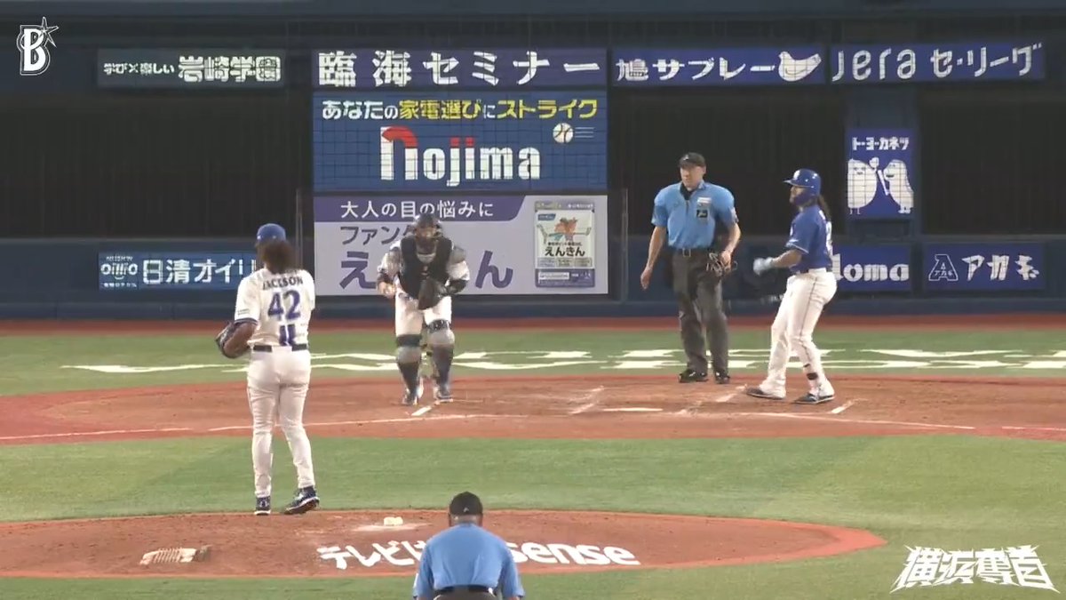 一死1.3塁のピンチを迎えるも、飛び出した1塁ランナーを #山本祐大 選手が見逃さず送球しタッチアウト👍👏👏👏 4回表 DB 3 - 1 D #横浜奪首 #baystars