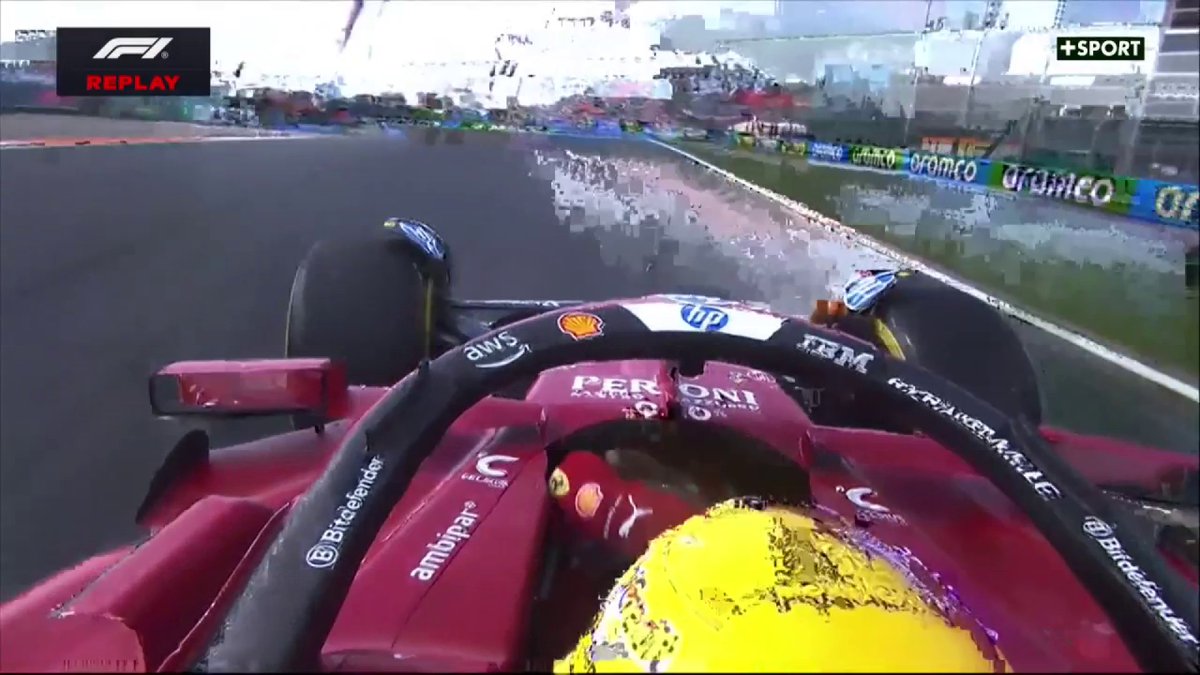 Oh le tête-à-queue de Lewis Hamilton ! 😳 360 sans dommage pour le Britannique dans le banking ! 🇳🇱 #DutchGP #F1