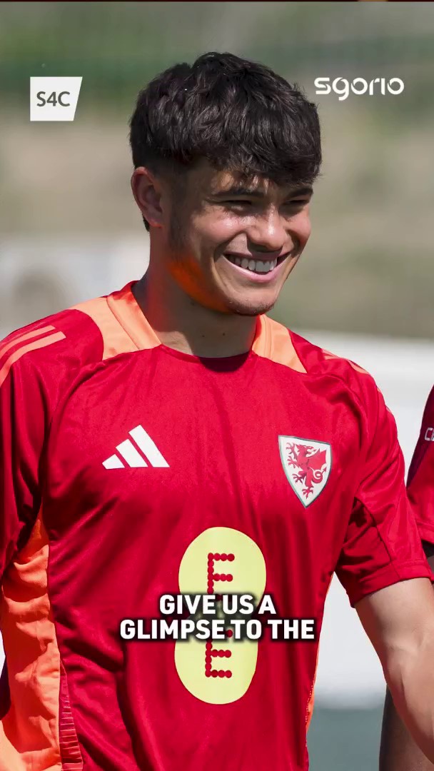 "They've come back missing home, and that's been quite touching." 🏴󠁧󠁢󠁷󠁬󠁳󠁿 Gabriele Biancheri wedi ei enwi yng ngharfan dan 21 Cymru. Gabriele Biancheri has been named in the Wales 🏴󠁧󠁢󠁷󠁬󠁳󠁿 U21 squad after spending June at Canada’s training camp.