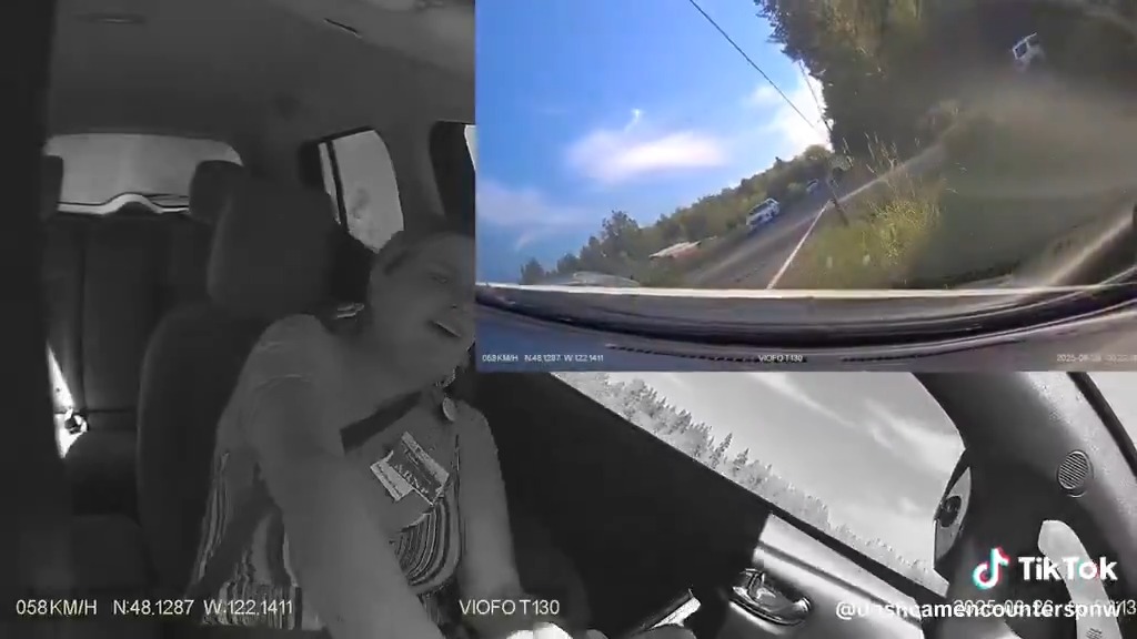 運転中に携帯いじって事故る女。他の車に煽られて道から外れたと主張したらしいけど車内カメラに気付かずアウト。こういうやつ最近ほんまに多い。