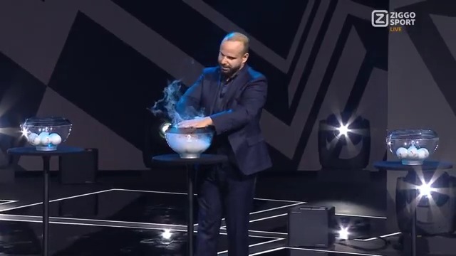 Een loting zonder ballen! 🧙 Laat dat maar aan deze goochelaar over 😂 #ZiggoSport #UELdraw #UECLdraw