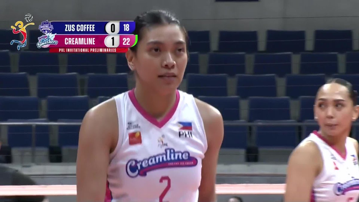 THE PHENOM DOING PHENOM THINGS 💥 Alyssa Valdez goes to work at the latter part of the second set for the Creamline Cool Smashers against the ZUS Coffee Thunderbelles in the 2025 PVL Invitational! #PVL2025 #TheHeartofVolleyball #PVLInvitational