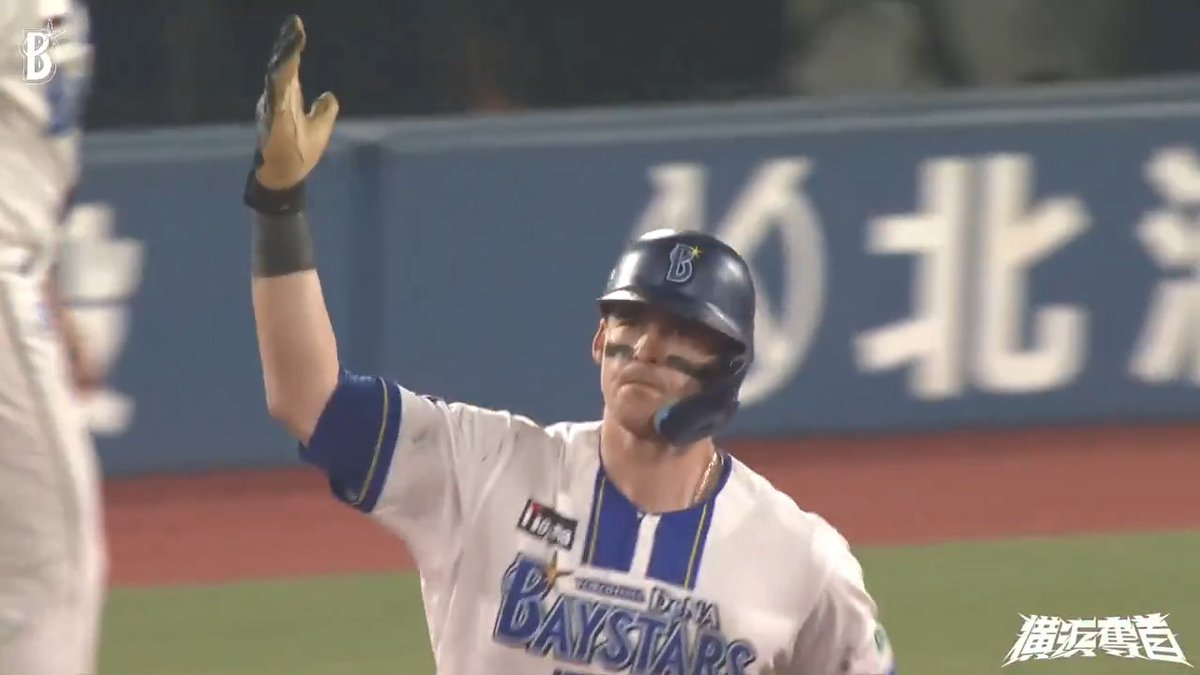 これぞ #オースティン 選手の真骨頂😍 完璧に捉えた当たりはベイスターズファンで埋まるライトスタンドへ🌈 第7号2ランホームランで同点に👍👍 8回裏 DB 6 - 6 D #横浜奪首 #baystars