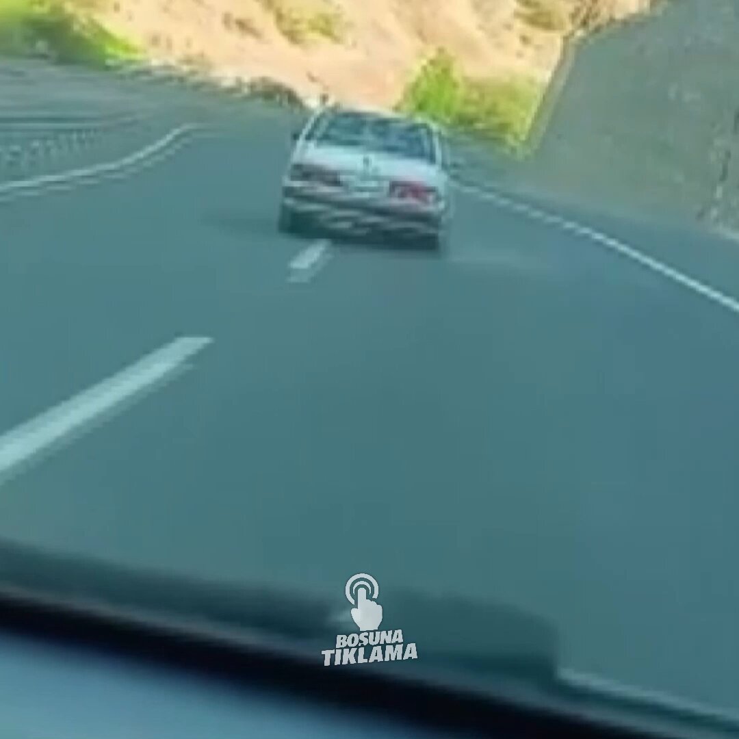 Elazığ'da viraj alan bir Tofaş Şahin'in lastiği koptu.