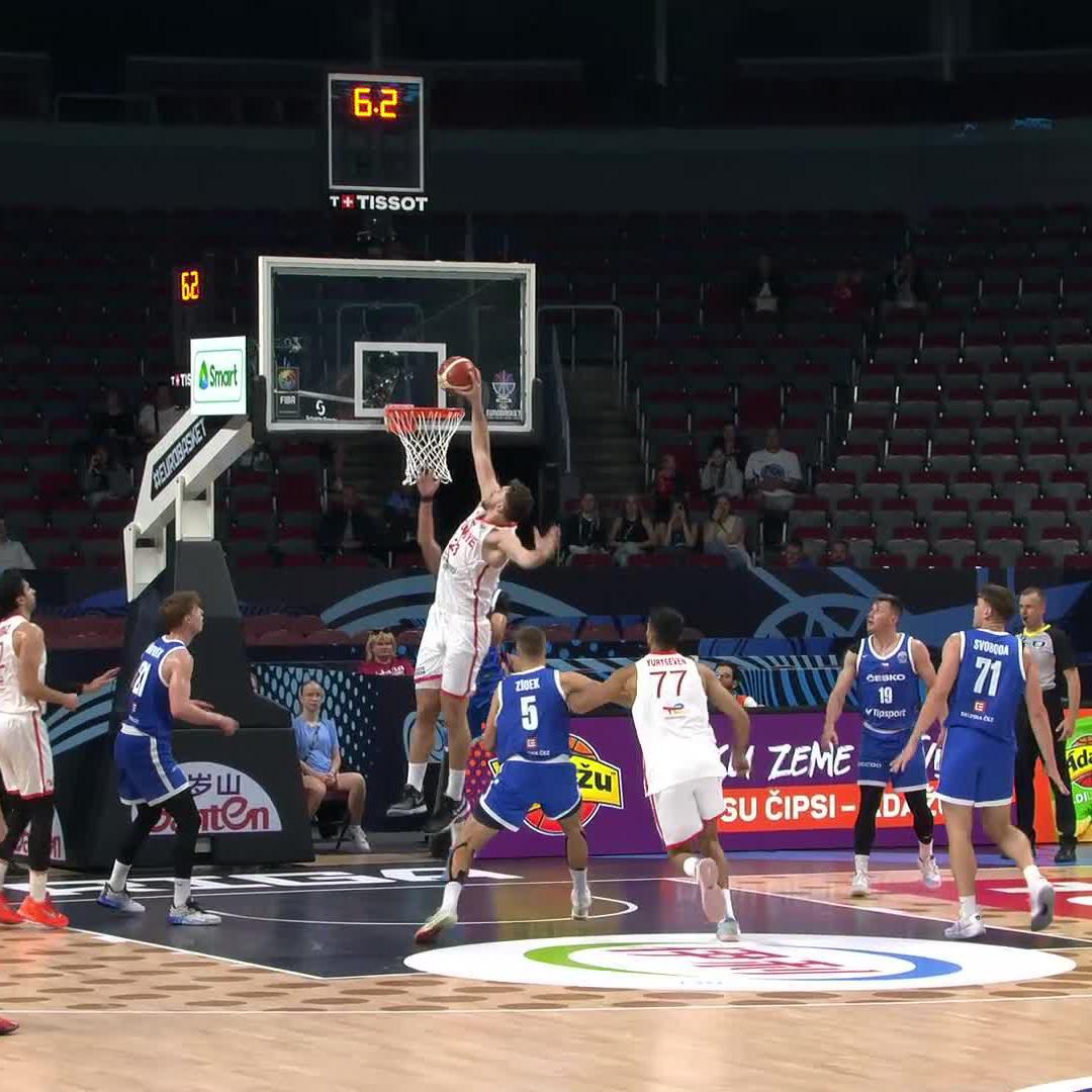 23 points 12 rebounds 9 assists 2 blocks …and this THROWDOWN for Alperen Sengun in Türkiye’s EuroBasket W 🔥