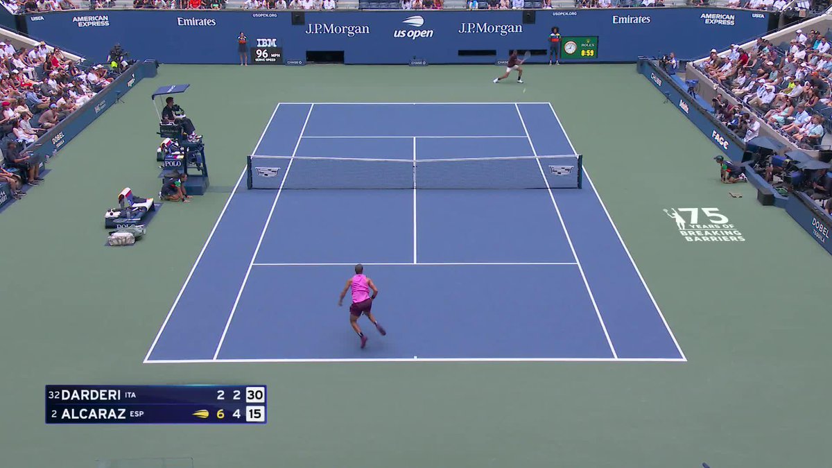 Carlos Alcaraz takes a two-set lead on Darderi!