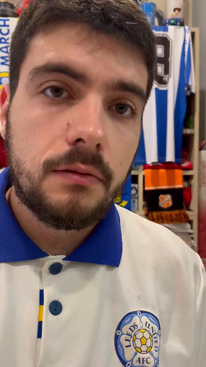 "Te va a encantar mi amigo, es inteligente, sensible, tiene mucha conversación" Yo en corto: Panini Cromos