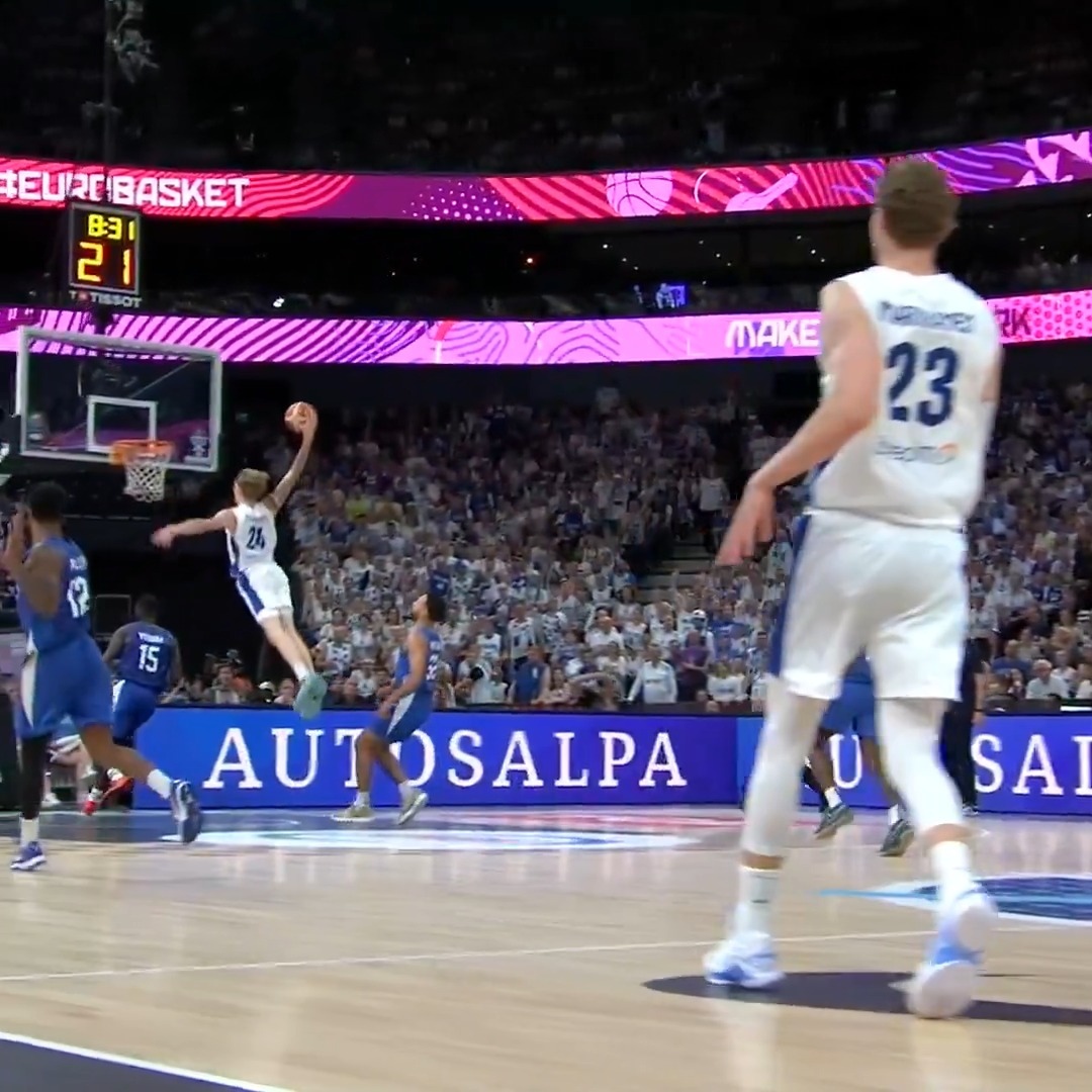 MAMA, THERE GOES THAT MAN 😱😱 #EuroBasket