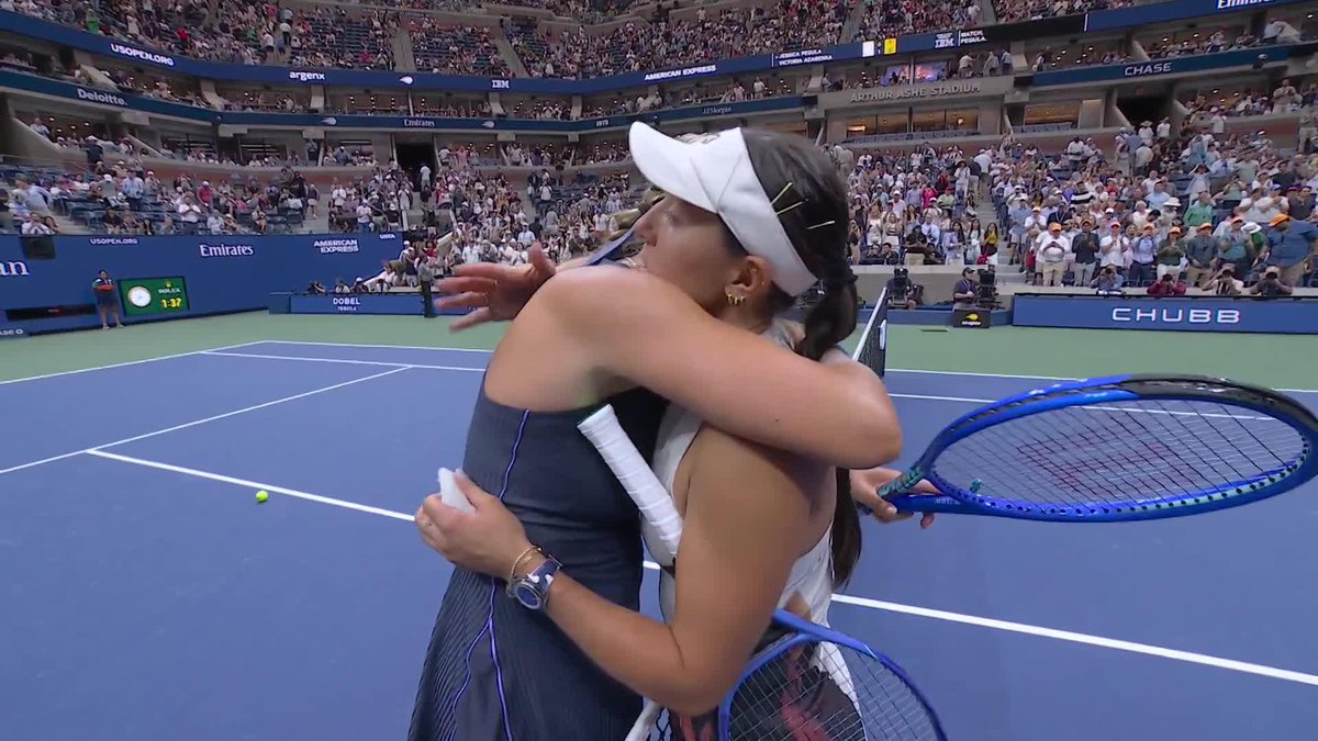 Nice moment between Azarenka and Pegula at the net: