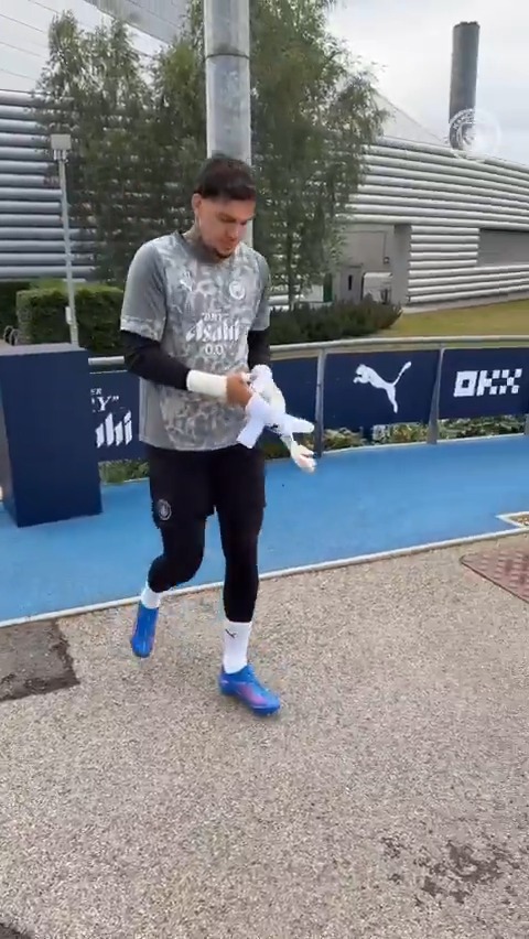 Ederson'un bugünkü City idmanında durgun görüntüsü dikkat çekti.