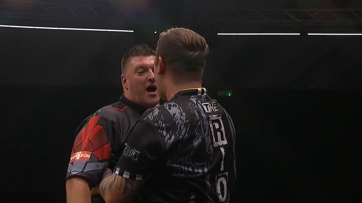 GURNEY BEATS RYDZ! What a thriller! Daryl Gurney averages 104 on his way to beating Callan Rydz, who averaged 106 himself, as the Northern Irishman beats The Riot 6-3 with a lovely double-double finish! 📺 #ET10