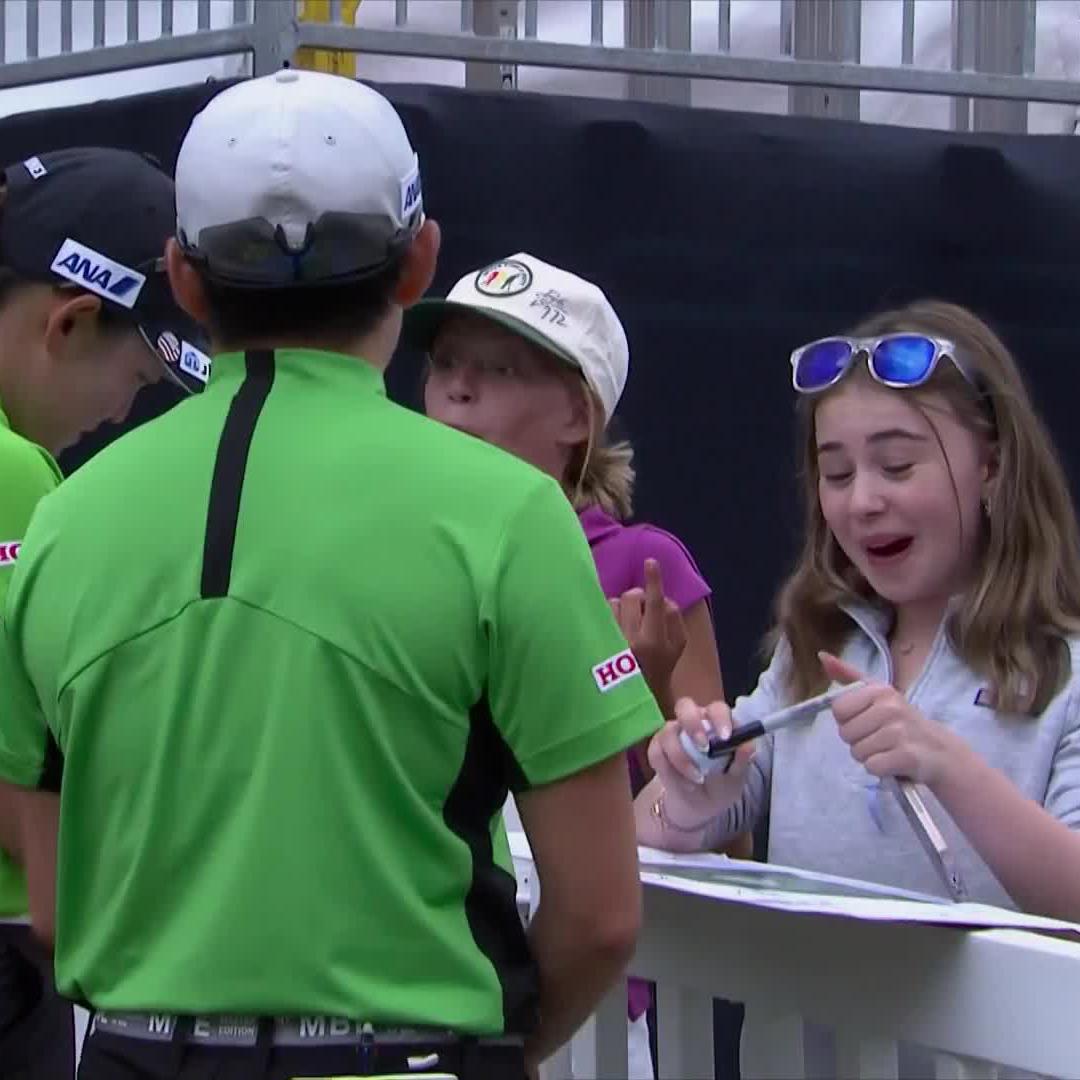 POV you get signatures and a glove from your favorite golfers 😱