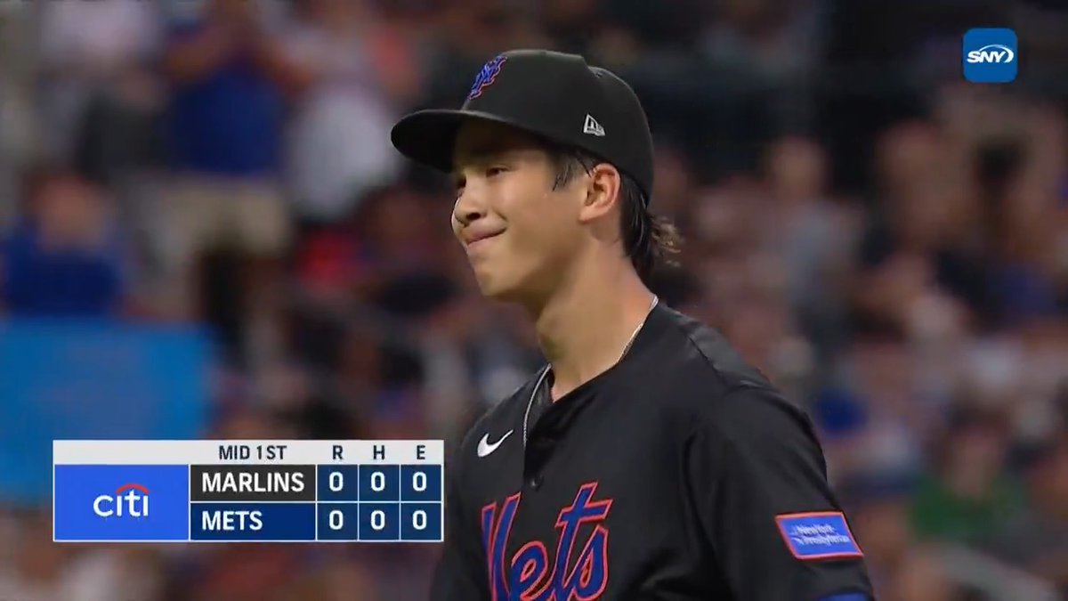 Jonah Tong needed only SIX pitches to retire the side in his first Major League inning 😤