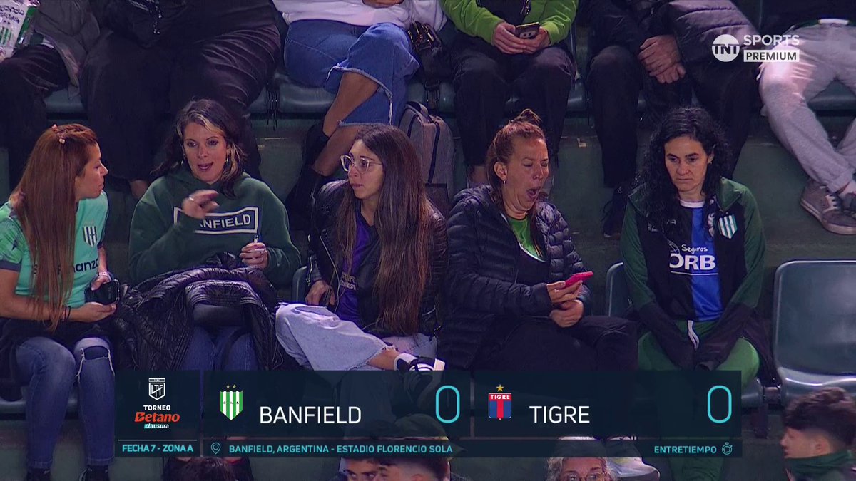¿Qué analizaban las hinchas de Banfield durante el partido ante Tigre? 🧐 #LPFxTNTSports