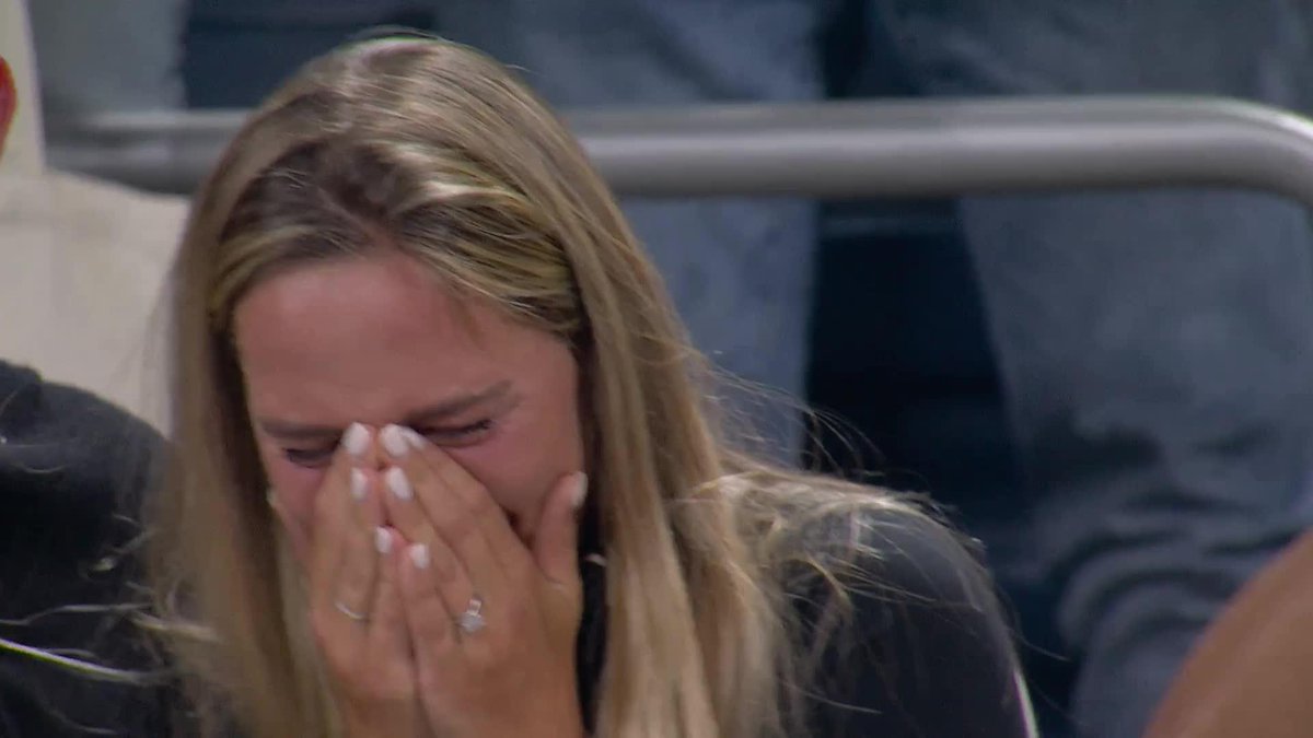 A moment of love at the US Open! Congratulations! 💍 #LoveattheUSOpen